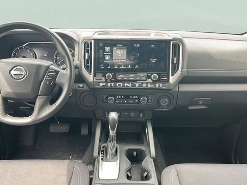 Used 2025 Nissan Frontier SV w/ SV Convenience Package RWD image 16