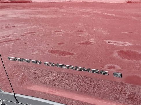 Used 2023 Jeep Grand Cherokee L Laredo image 19