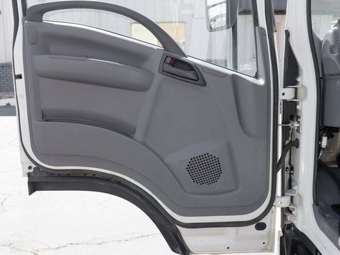 Used 2019 Isuzu NPR RWD image 15