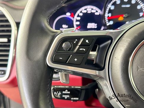Used 2023 Porsche Cayenne Platinum Edition AWD/4WD image 13