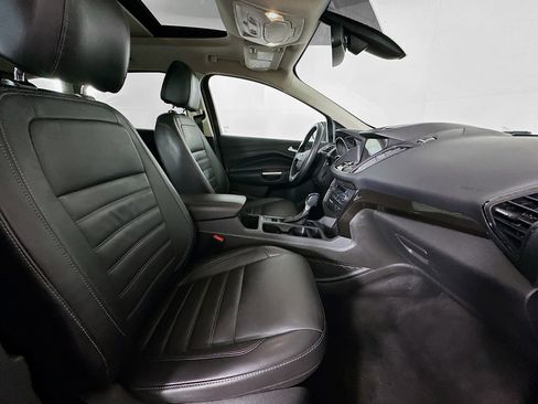 Used 2017 Ford Escape Titanium FWD image 32