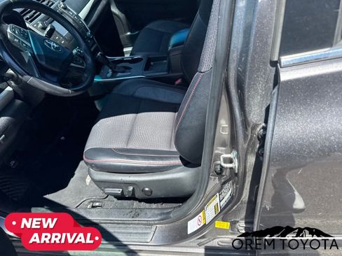 Used 2017 Toyota Camry SE FWD image 5