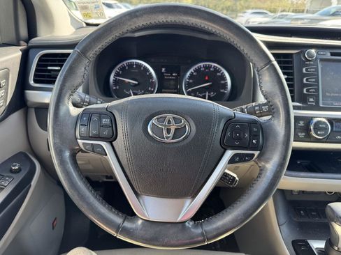 Used 2017 Toyota Highlander Limited image 10