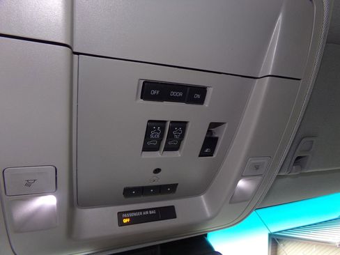 Used 2017 Chevrolet Silverado 1500 LTZ Z71 w/ LTZ Plus Package image 29