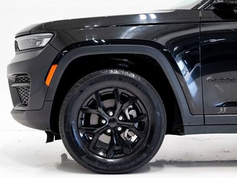 Used 2024 Jeep Grand Cherokee Altitude AWD/4WD image 32
