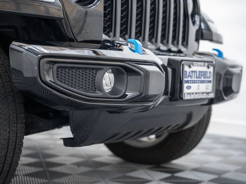 Used 2022 Jeep Wrangler Unlimited Sahara AWD/4WD image 16