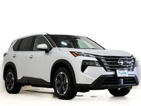 Used 2025 Nissan Rogue SV image 1