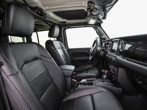 Used 2020 Jeep Wrangler Unlimited Sahara AWD/4WD image 30