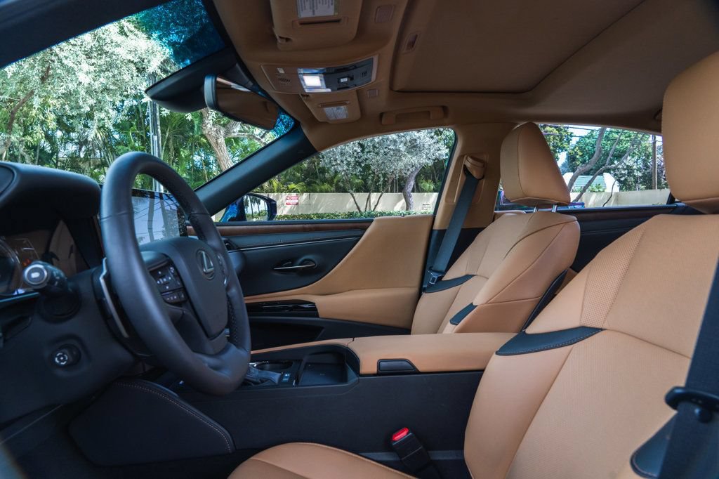 Used 2025 Lexus ES 300h w/ Premium Package FWD image 14