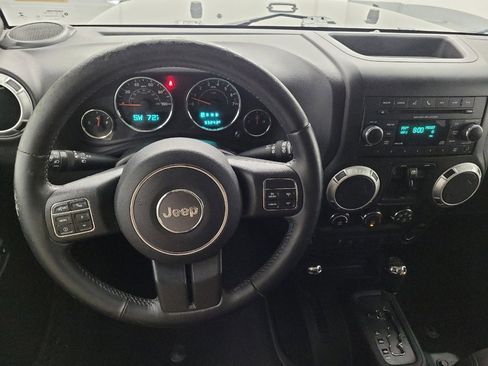 Used 2015 Jeep Wrangler Unlimited Sahara w/ Connectivity Group AWD/4WD image 22
