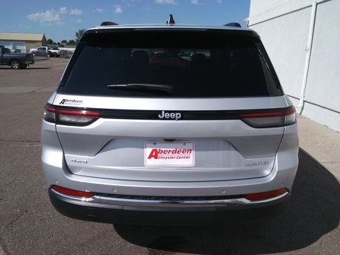 Used 2024 Jeep Grand Cherokee Limited image 6