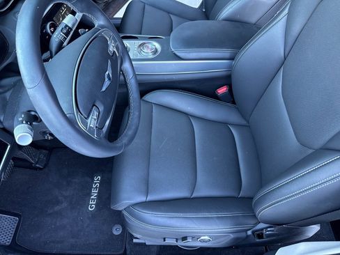 Used 2025 Genesis GV70 2.5T Select w/ Select Package image 12