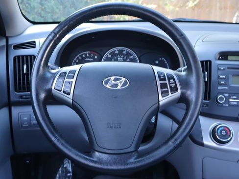 Used 2010 Hyundai Elantra SE FWD image 18