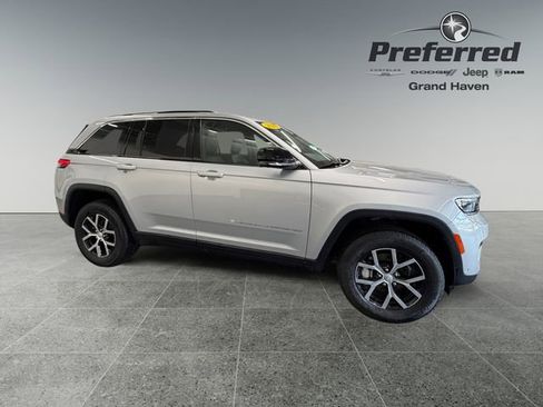 Used 2024 Jeep Grand Cherokee Limited w/ Luxury Tech Group II image 8