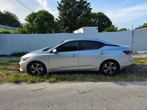 Used 2022 Nissan Sentra SV FWD image 3