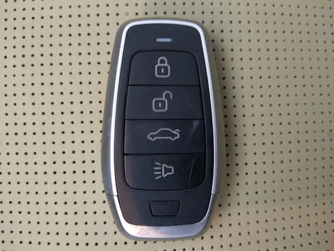 Used 2015 Ford Taurus Limited w/ Equipment Group 301A image 32