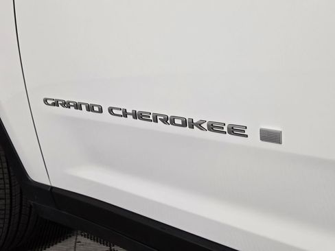 Certified 2025 Jeep Grand Cherokee Limited image 12