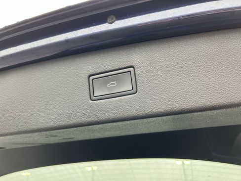 Used 2022 Volkswagen Tiguan SE image 6