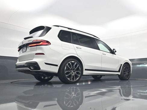 Used 2024 BMW X7 xDrive40i w/ Executive Package image 28