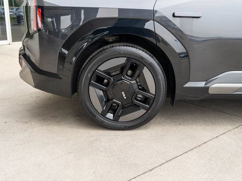 Certified 2024 Kia EV9 GT-Line AWD/4WD image 40