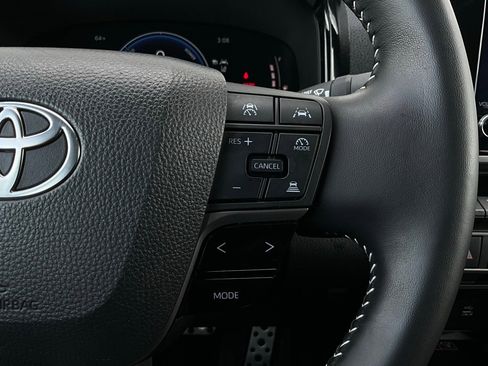 Used 2025 Toyota Camry SE image 34