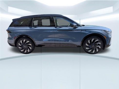 New 2026 Lincoln Nautilus Reserve image 8