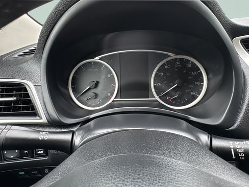Used 2018 Nissan Sentra SV w/ Premium Package (P01) FWD image 11