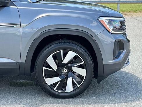 Used 2024 Volkswagen Atlas Cross Sport SE w/ Panoramic Sunroof Package FWD image 41