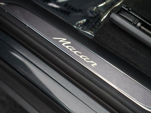 Certified 2026 Porsche Macan AWD/4WD image 12