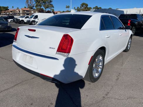 Used 2018 Chrysler 300 Touring w/ Driver Convenience Group image 6
