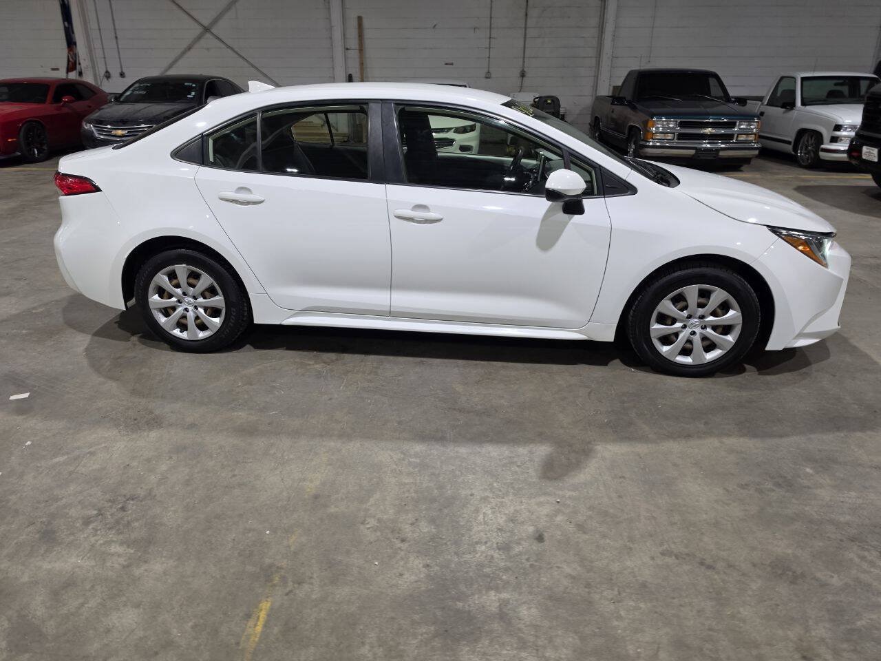 Used 2020 Toyota Corolla LE FWD image 15