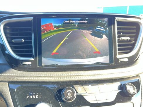 New 2026 Chrysler Pacifica Select image 30