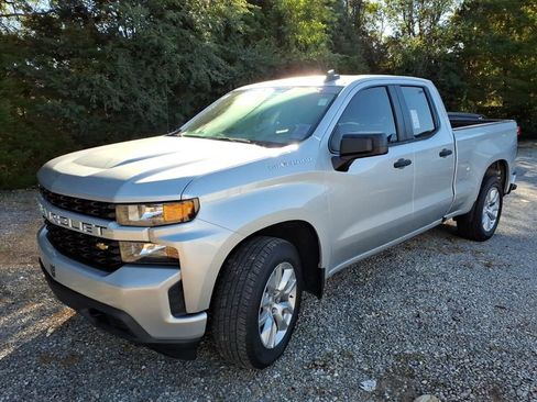 Used 2021 Chevrolet Silverado 1500 Custom image 2