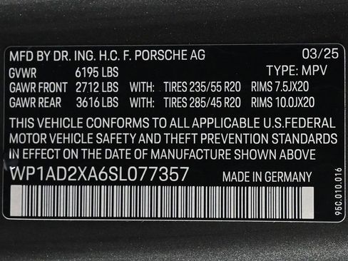 Certified 2025 Porsche Macan Electric image 29