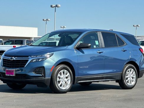 Used 2024 Chevrolet Equinox LS w/ LS Convenience Package FWD image 9