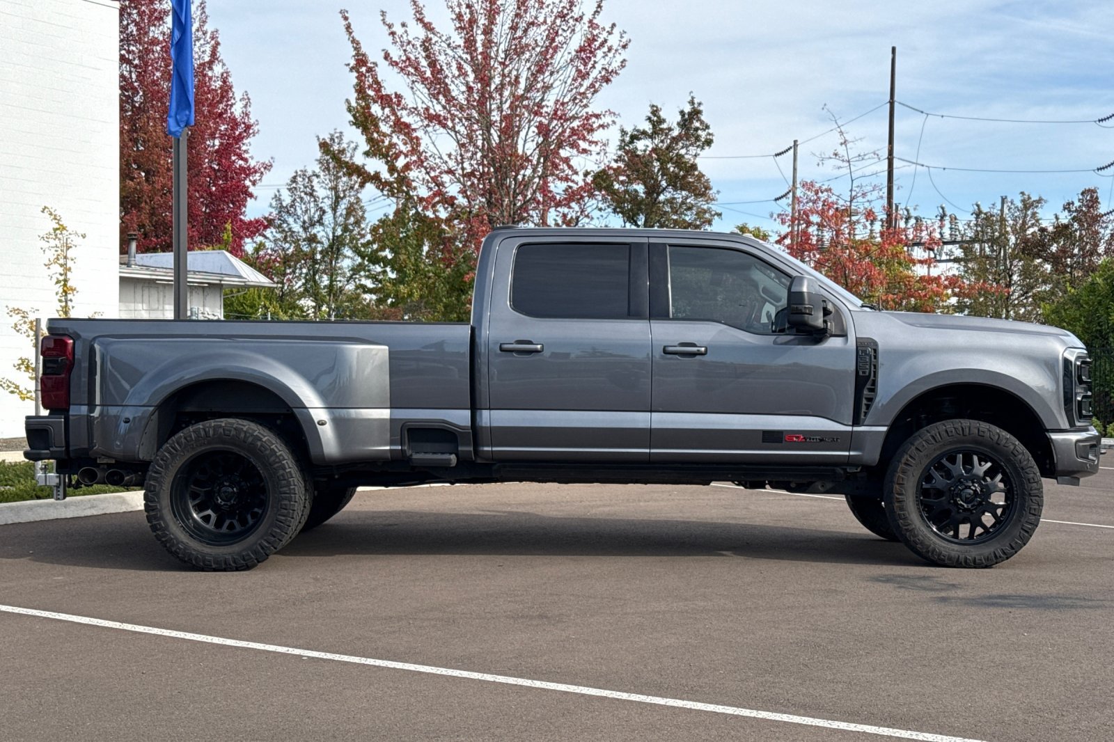 Used 2023 Ford F350 Lariat w/ Lariat Ultimate Package AWD/4WD image 3