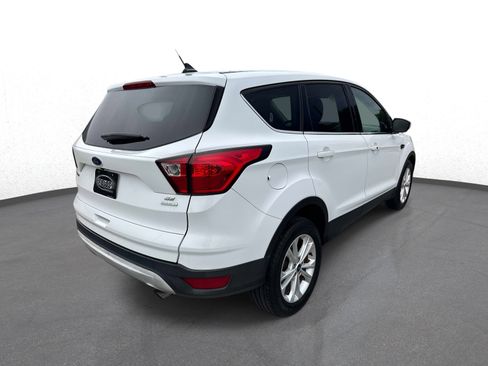 Used 2019 Ford Escape SE image 3