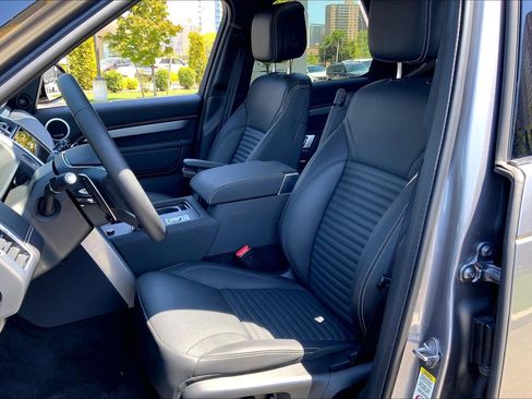 Certified 2025 Land Rover Discovery Dynamic SE AWD/4WD image 6