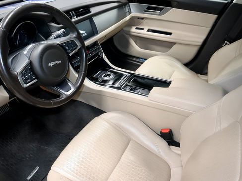 Used 2020 Jaguar XF Prestige image 22