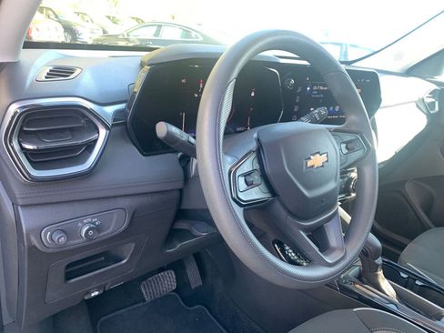 Used 2025 Chevrolet TrailBlazer LT image 32