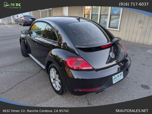 Used 2018 Volkswagen Beetle 2.0T S w/ Style & Comfort Package For S FWD image 10