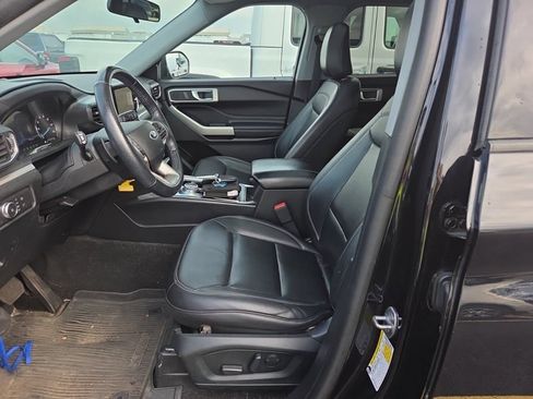 Used 2021 Ford Explorer XLT w/ Equipment Group 202A AWD/4WD image 6