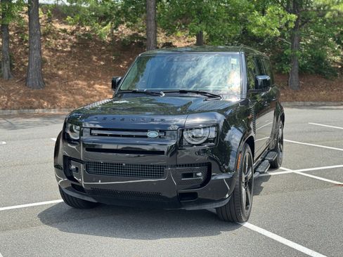 Used 2025 Land Rover Defender 130 V8 AWD/4WD image 3