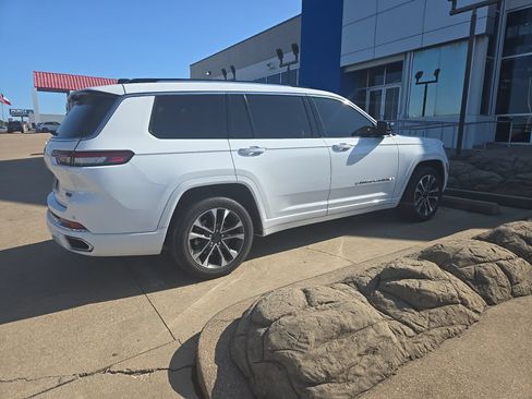 Used 2023 Jeep Grand Cherokee L Overland w/ Advanced Protech Group III AWD/4WD image 5