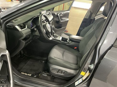 Used 2020 Toyota RAV4 XLE w/ XLE Grade Weather Package AWD/4WD image 11