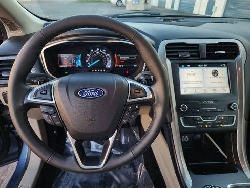 Used 2019 Ford Fusion SEL FWD image 9