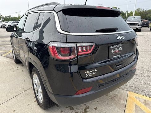 Used 2024 Jeep Compass Latitude AWD/4WD image 7