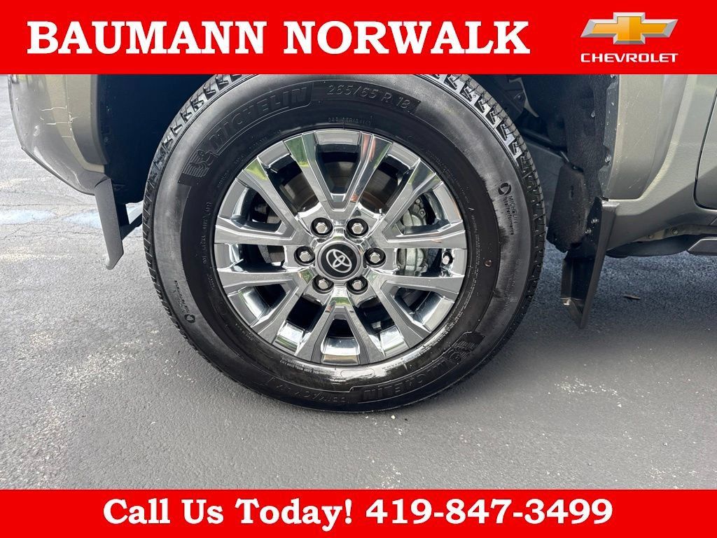 Used 2025 Toyota Tacoma Limited AWD/4WD image 19