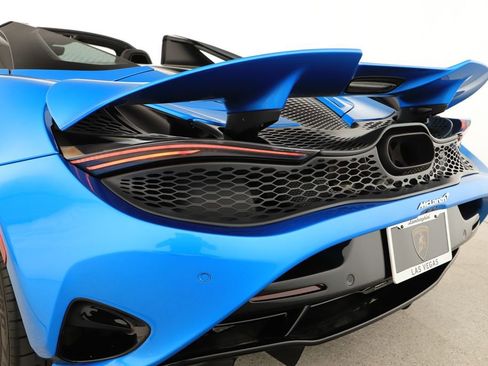 Used 2024 McLaren 750S Spider RWD image 40