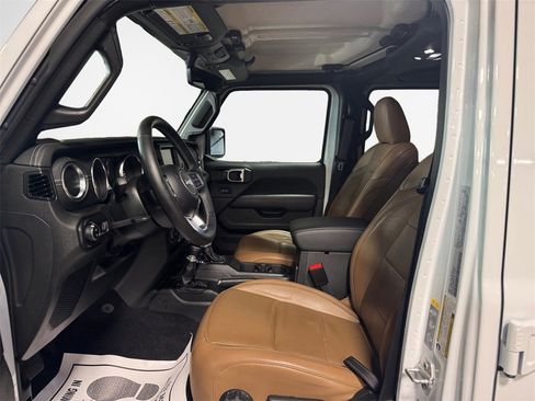Used 2023 Jeep Gladiator Overland w/ Popular Equipment Package image 12